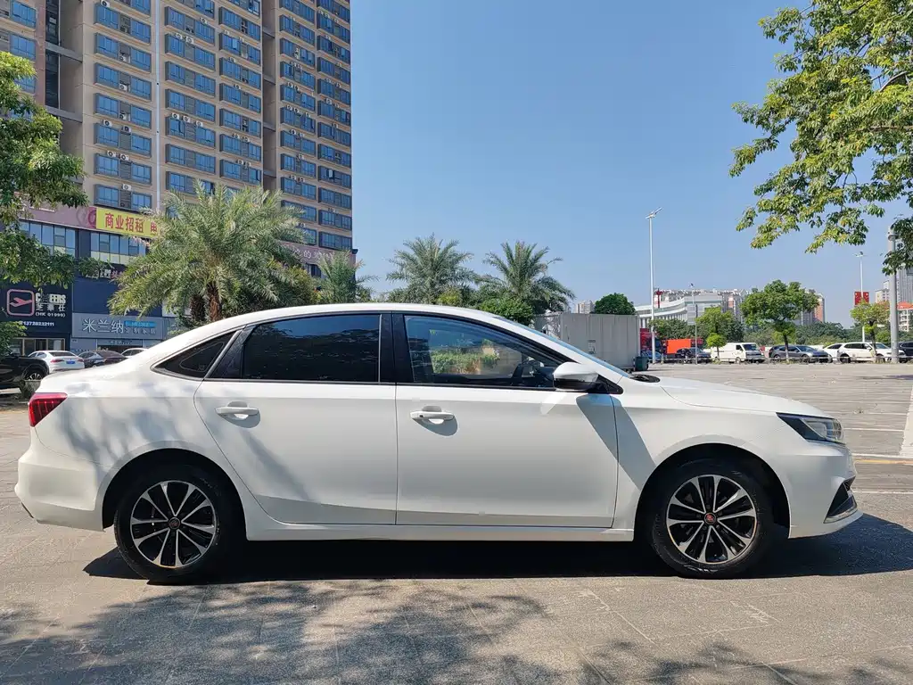 Roewe i6 Classic — фото 4
