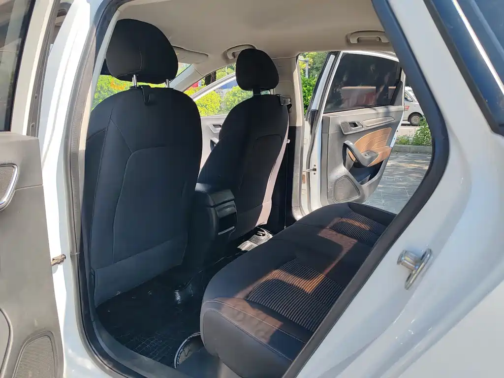 Roewe i6 Classic — фото 10