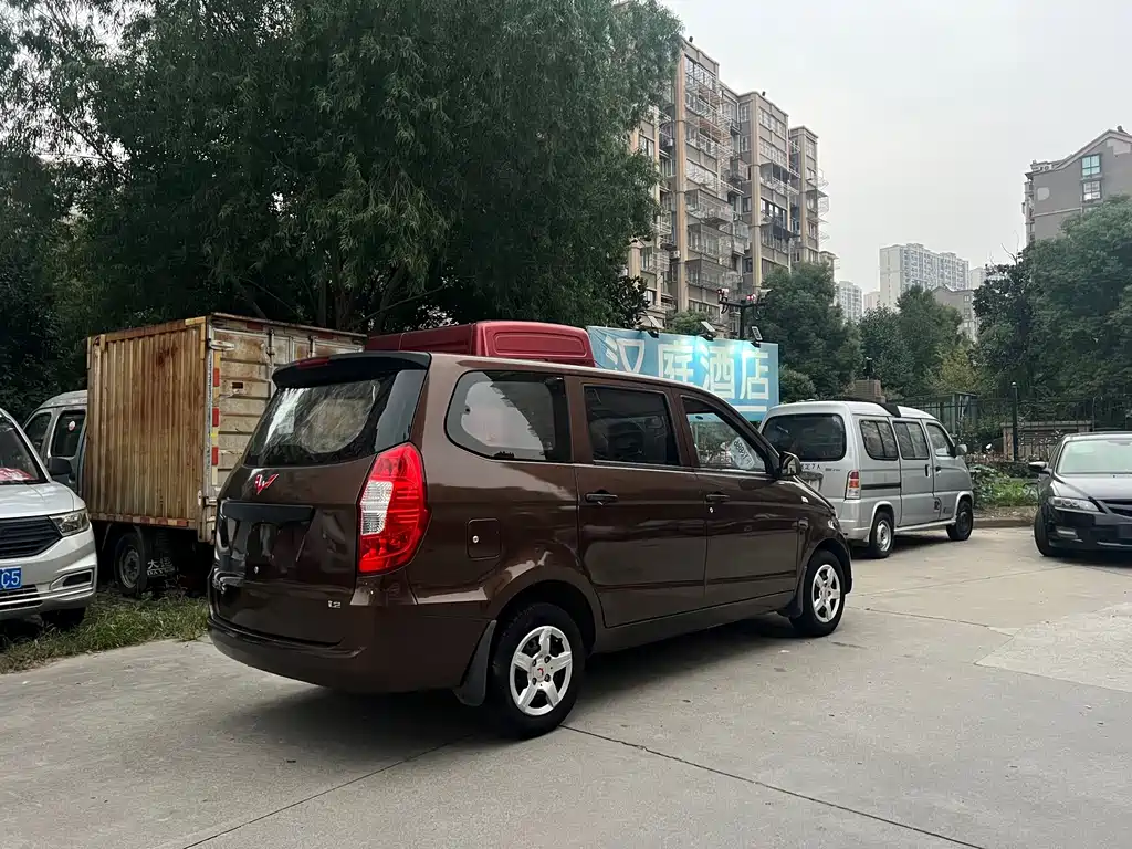 Wuling Hongguang — фото 3