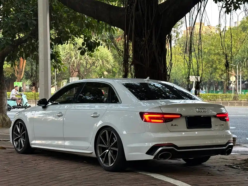 Audi A4L — фото 5