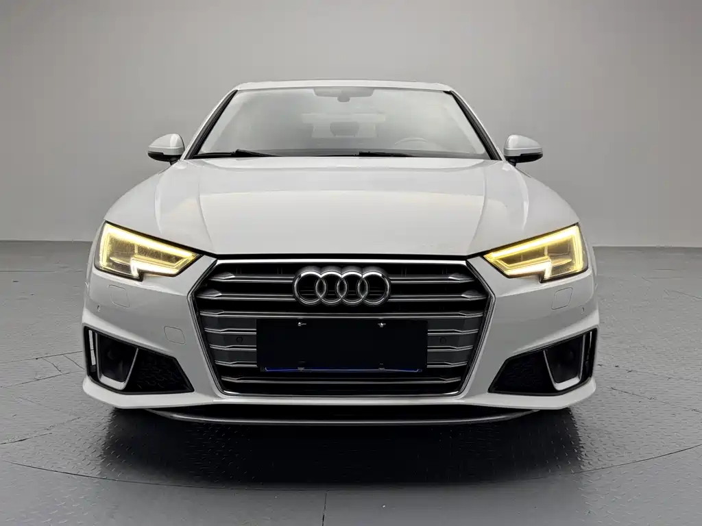 Audi A4L — фото 2