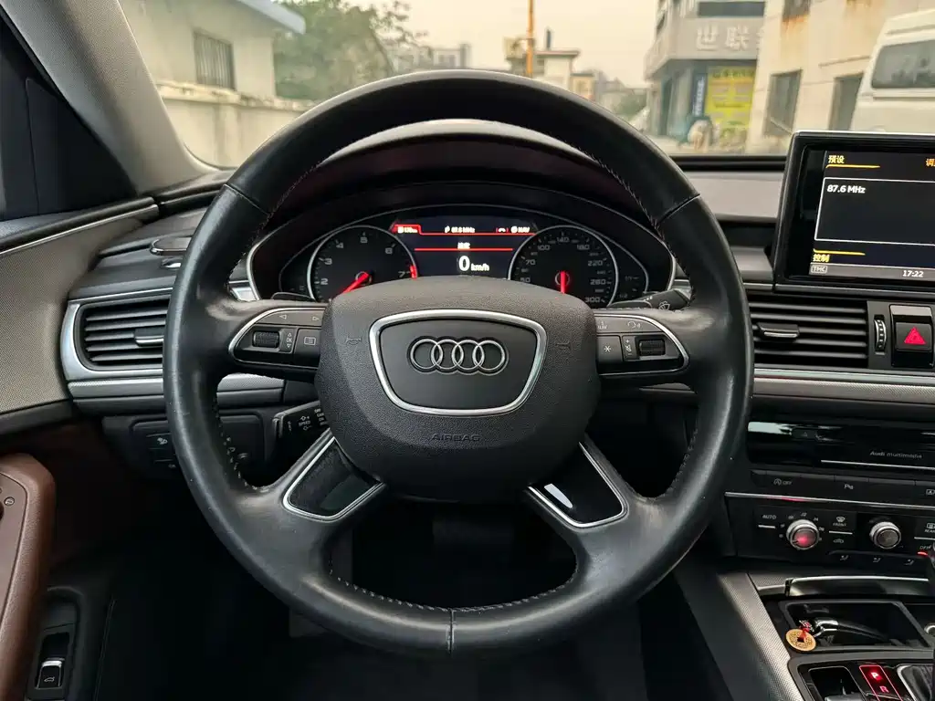 Audi A6L — фото 7