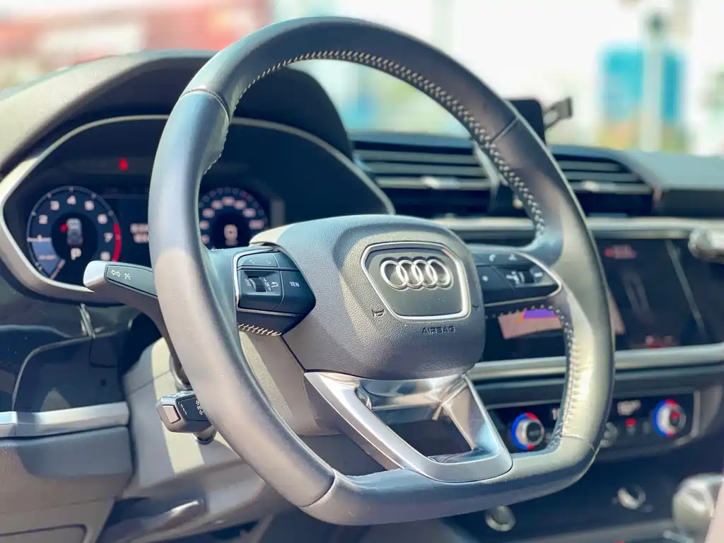 Audi Q3 — фото 14