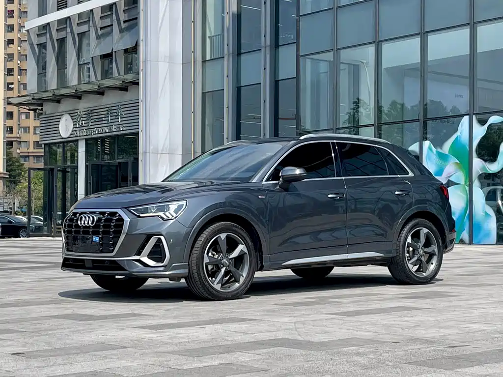 Audi Q3 — фото 1