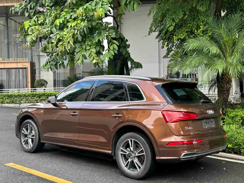 Audi Q5L — фото 7