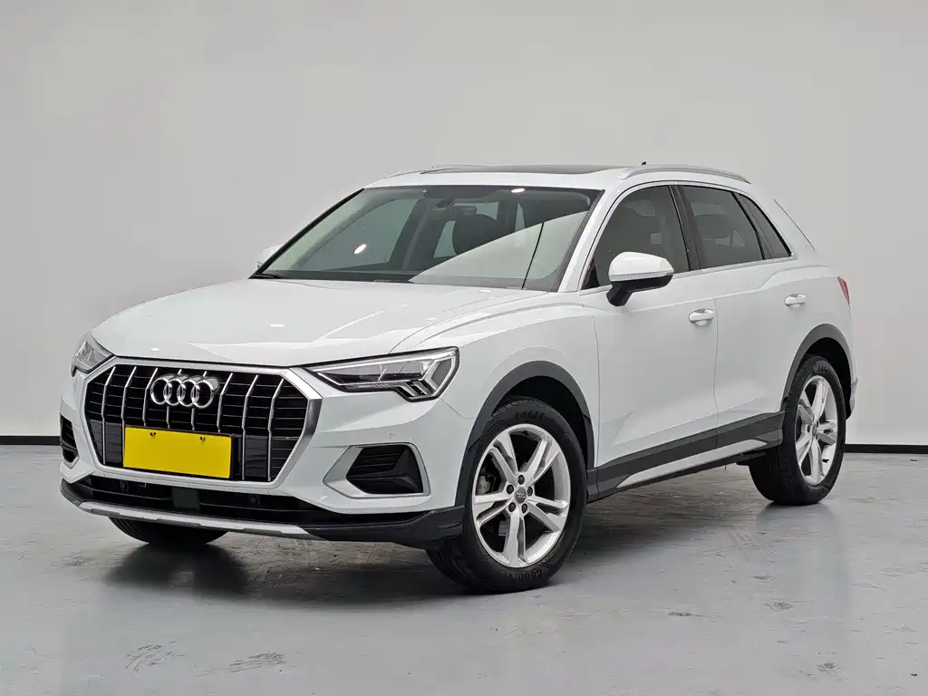 Audi Q3 — фото 1