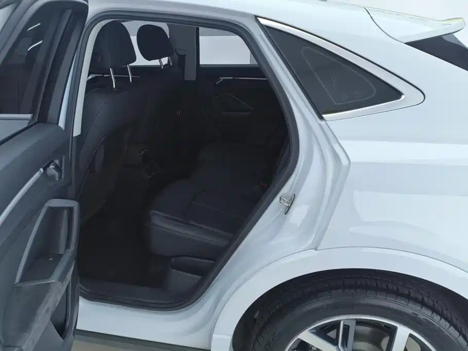 Audi Q3 Sportback — фото 11