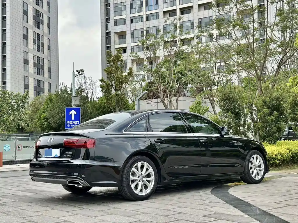 Audi A6L — фото 7