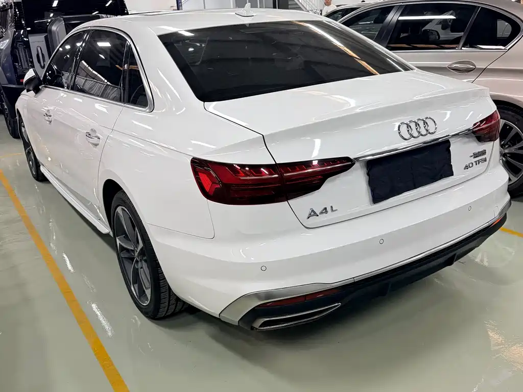 Audi A4L — фото 13