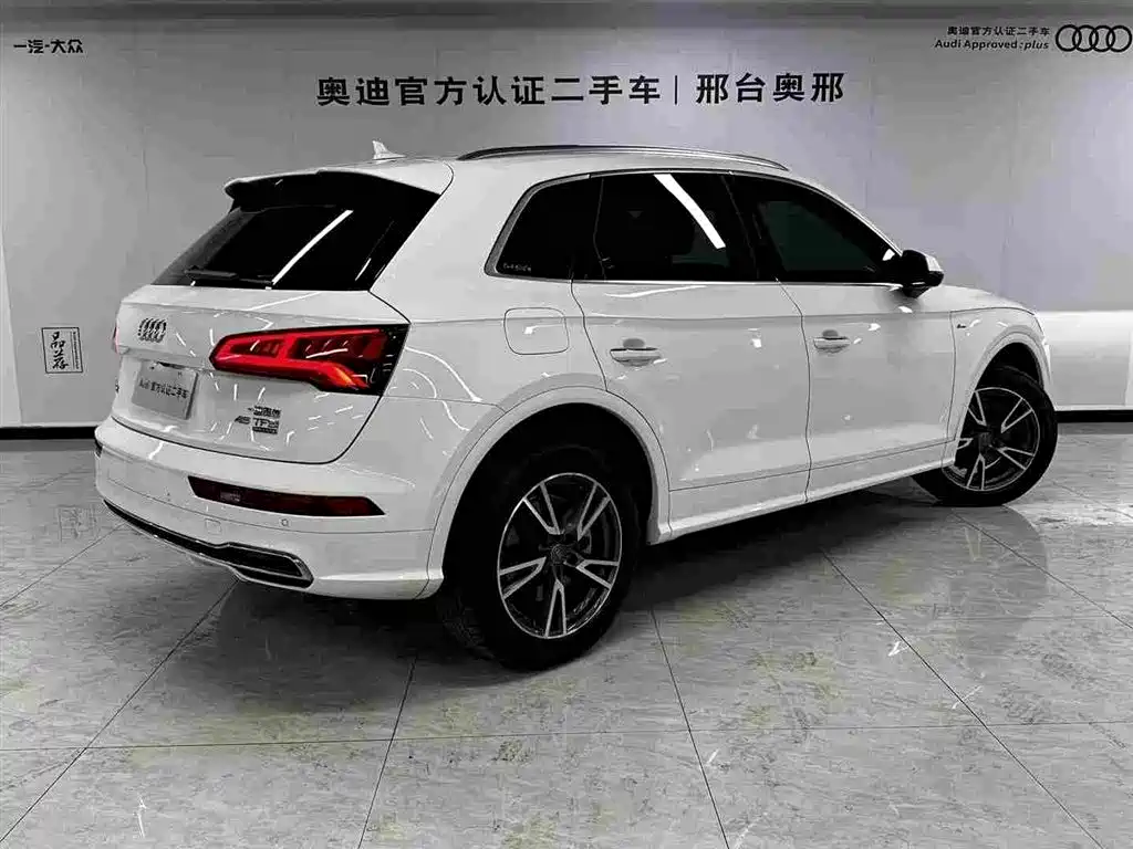 Audi Q5L — фото 4