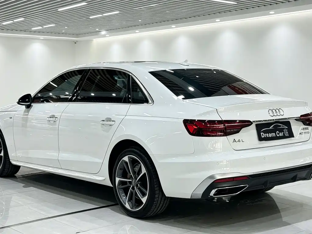 Audi A4L — фото 9