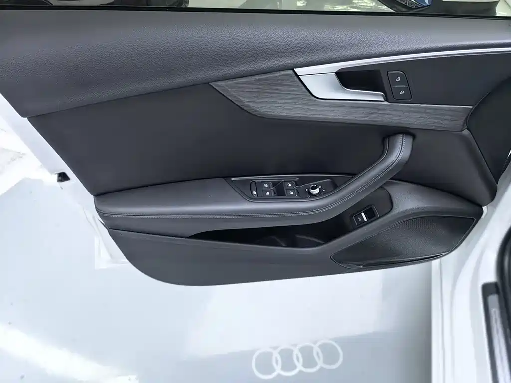 Audi A4L — фото 5