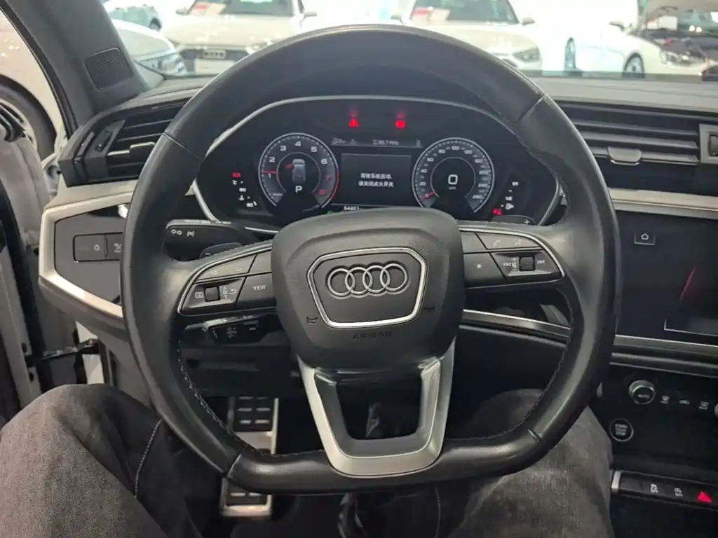 Audi Q3 — фото 10