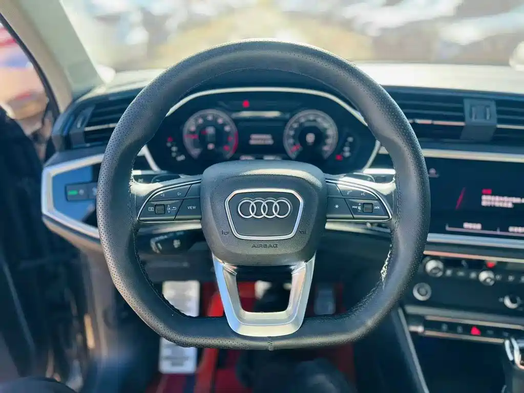 Audi Q3 — фото 9