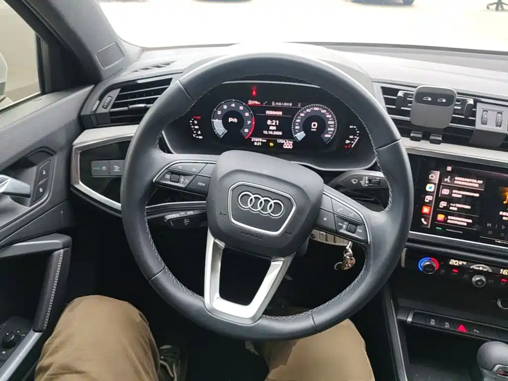 Audi Q3 — фото 10