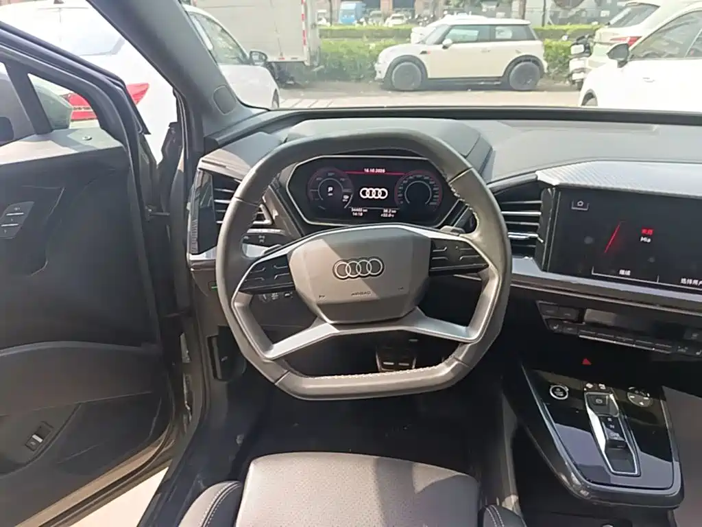 Audi Q4 e-tron — фото 10