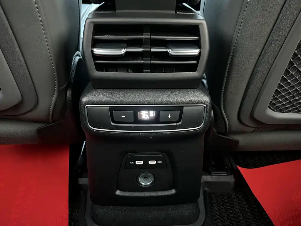 Audi Q4 e-tron — фото 11