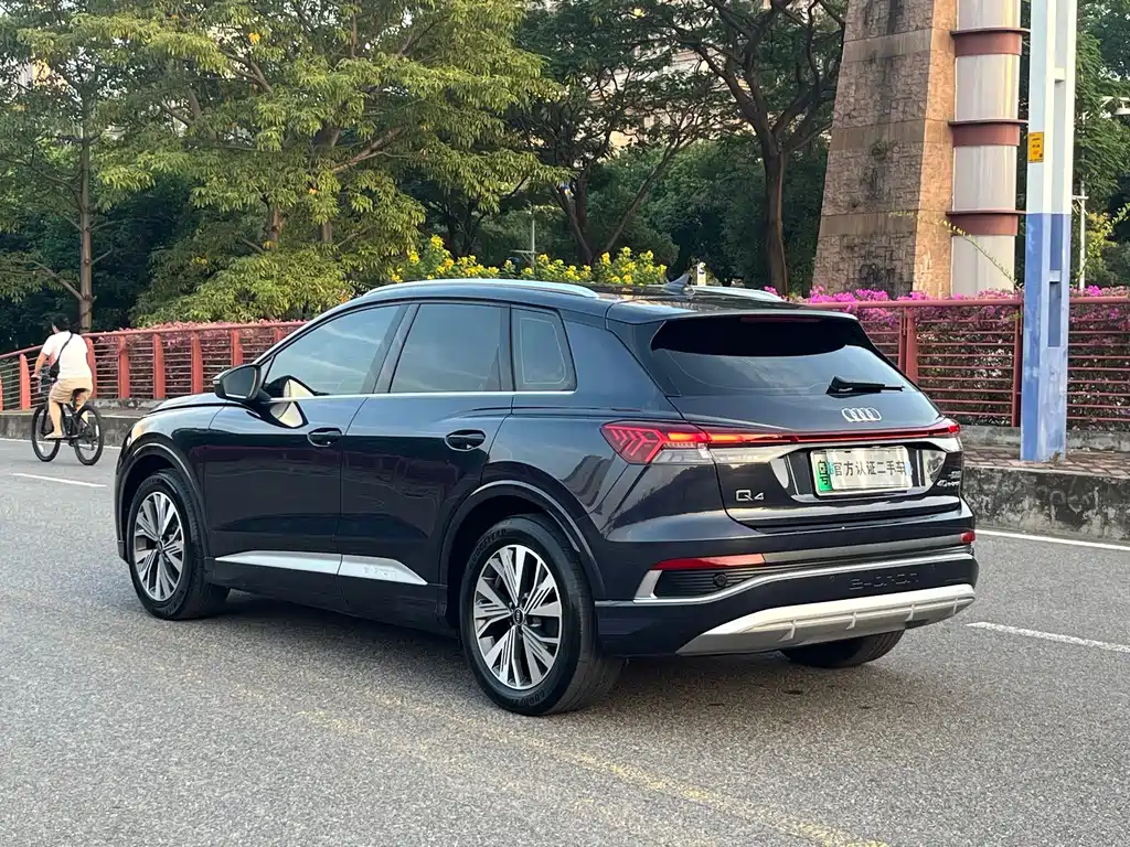 Audi Q4 e-tron — фото 17