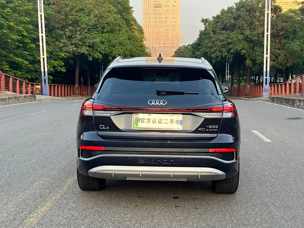Audi Q4 e-tron — фото 18