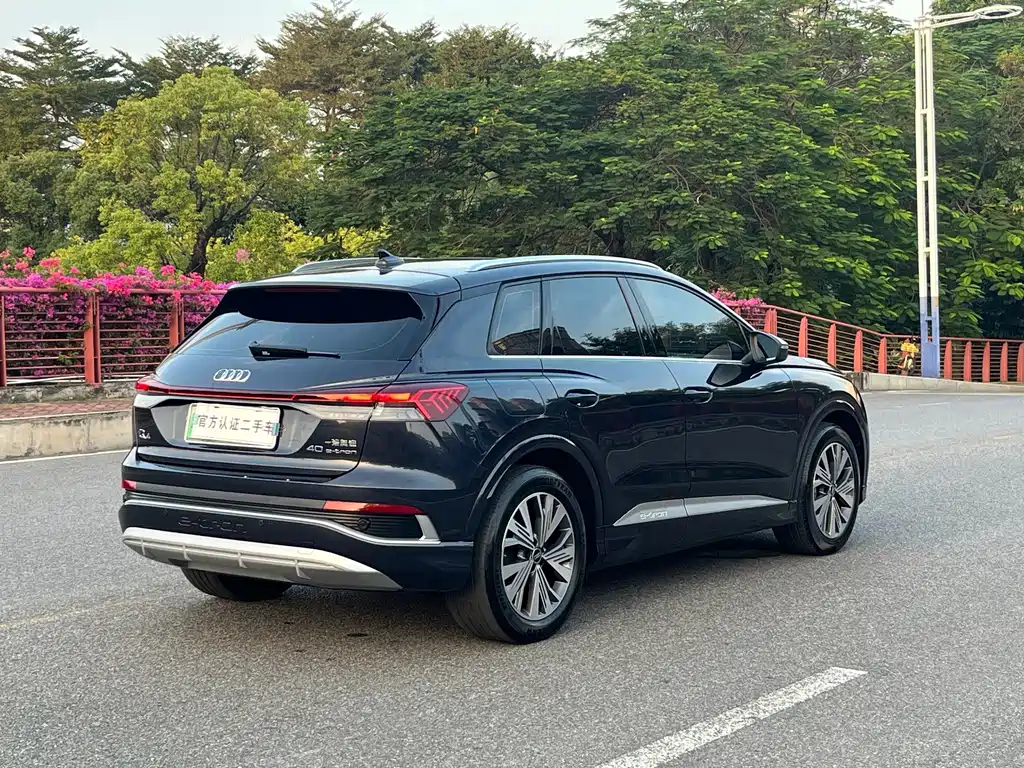 Audi Q4 e-tron — фото 19
