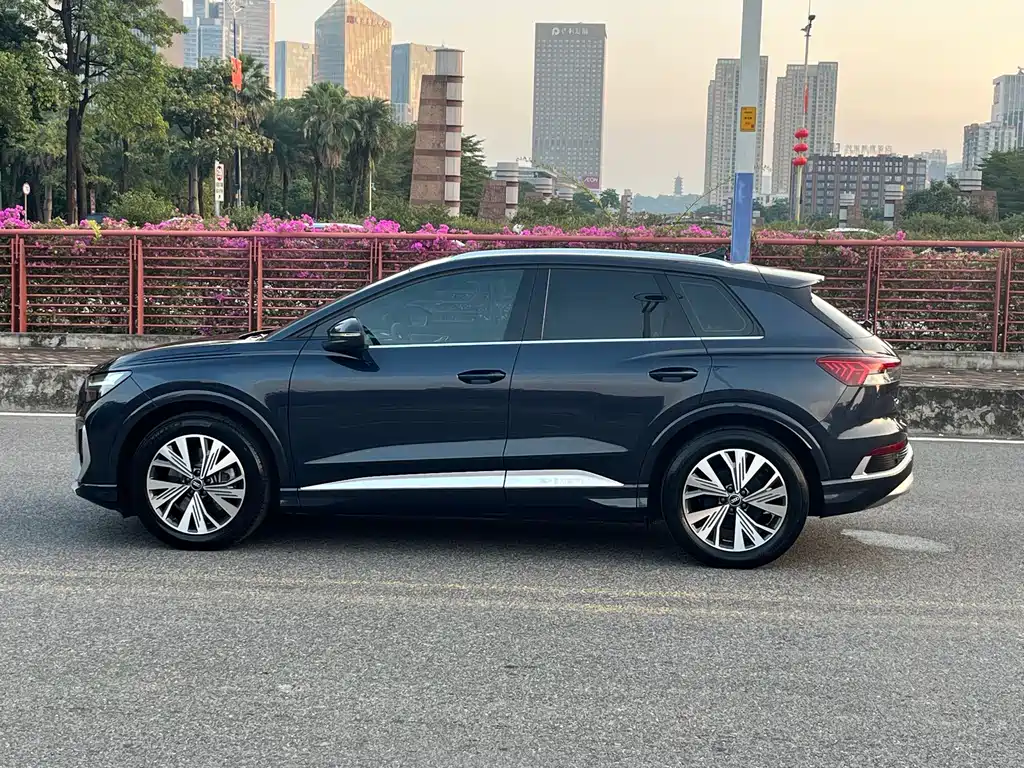 Audi Q4 e-tron — фото 20