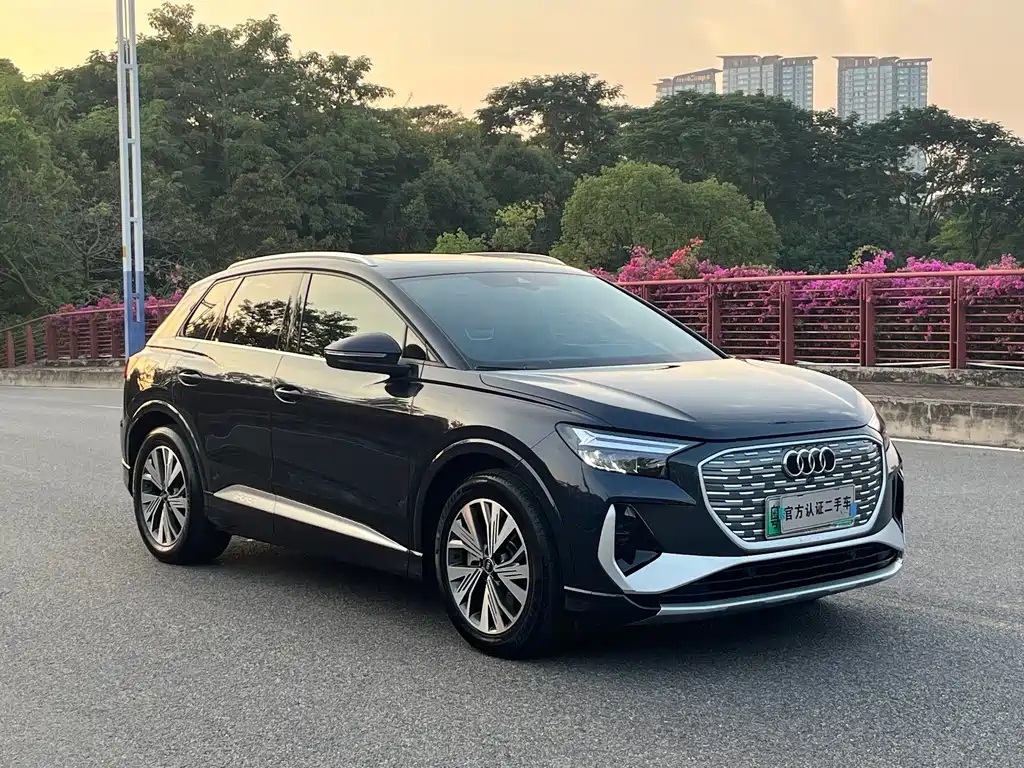 Audi Q4 e-tron — фото 3