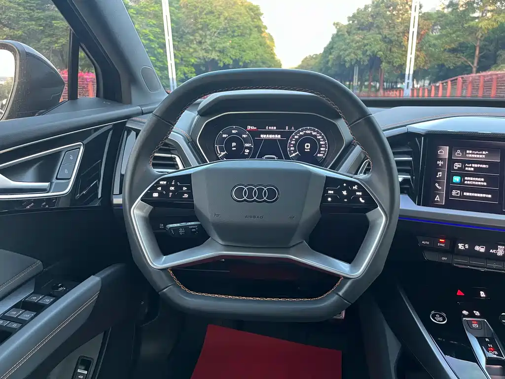Audi Q4 e-tron — фото 8