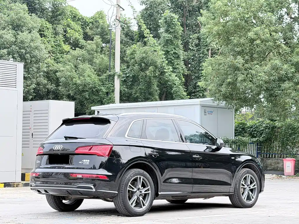 Audi Q5L — фото 14