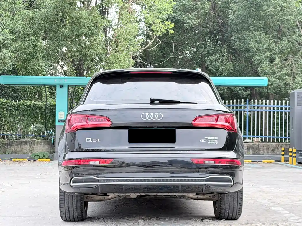 Audi Q5L — фото 15