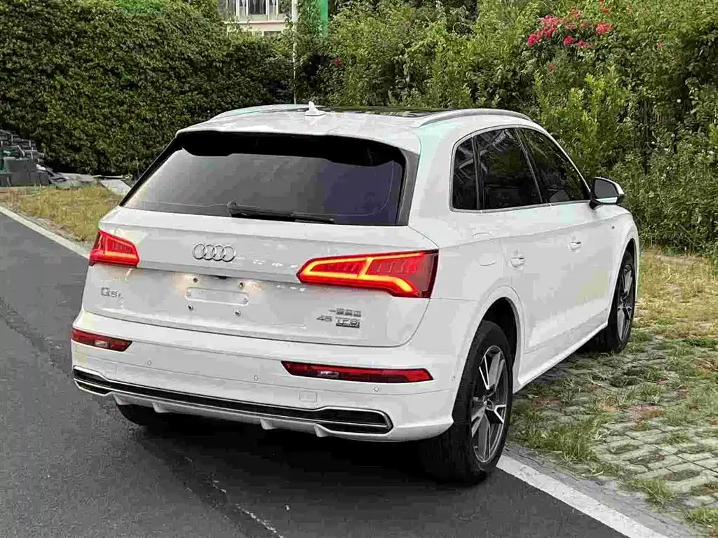 Audi Q5L — фото 3