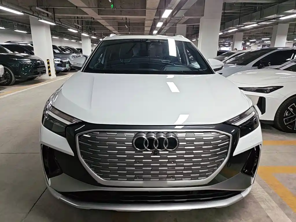 Audi Q4 e-tron — фото 2