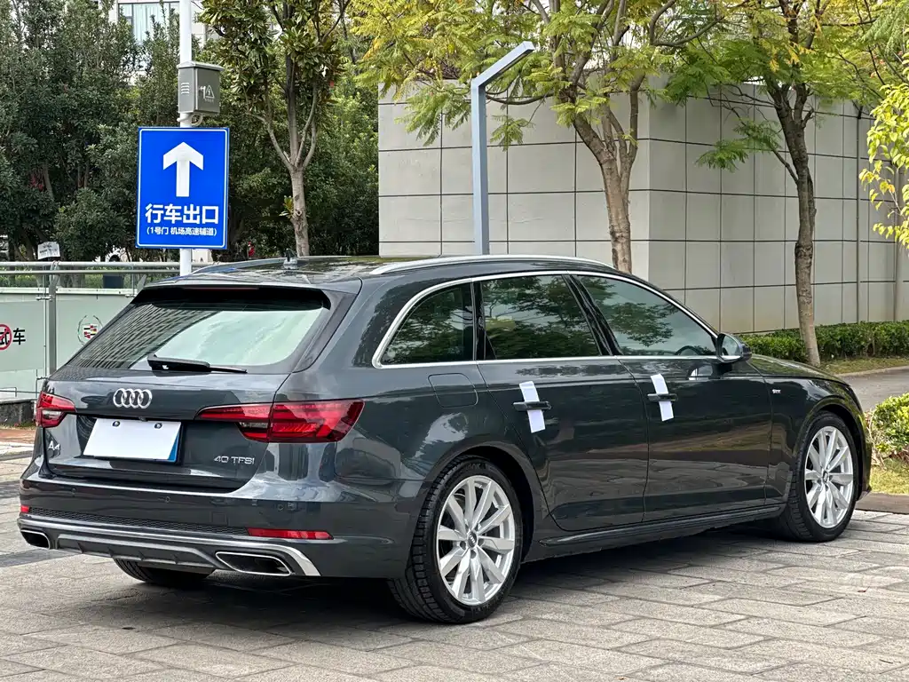Audi A4 (Import) — фото 23