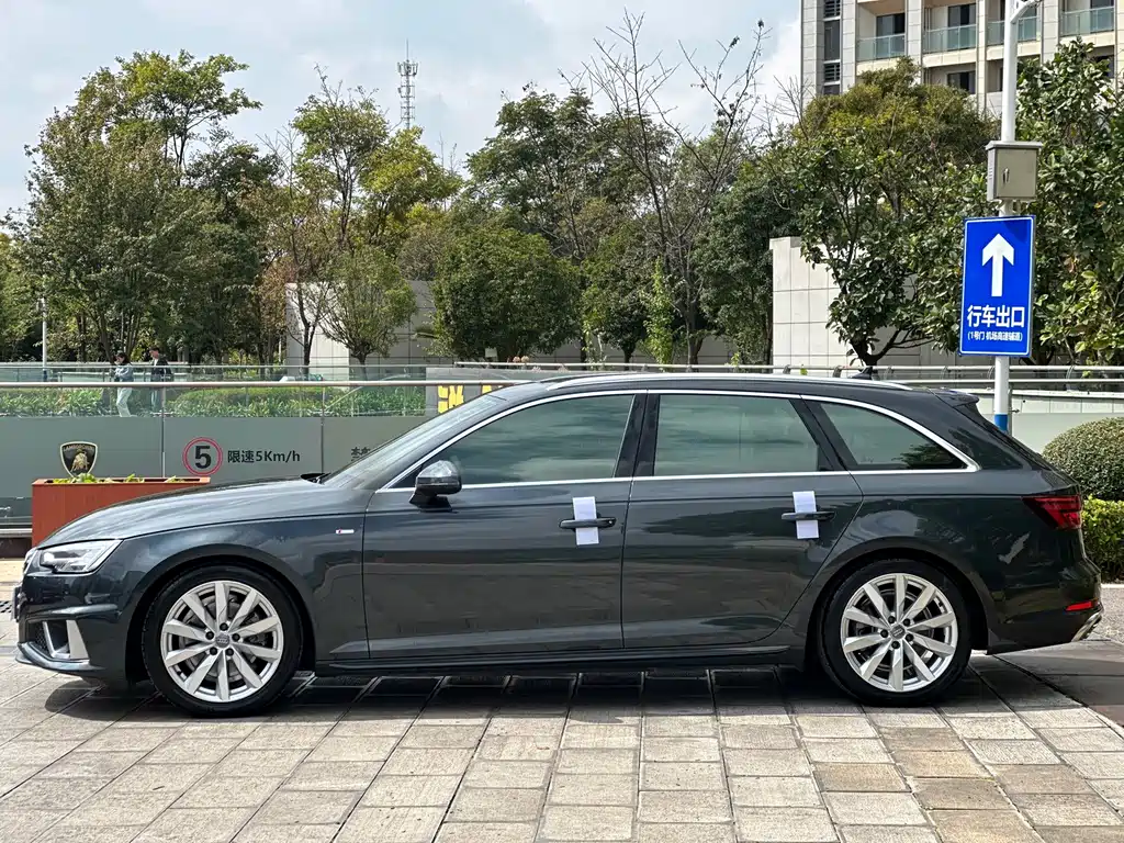 Audi A4 (Import) — фото 4