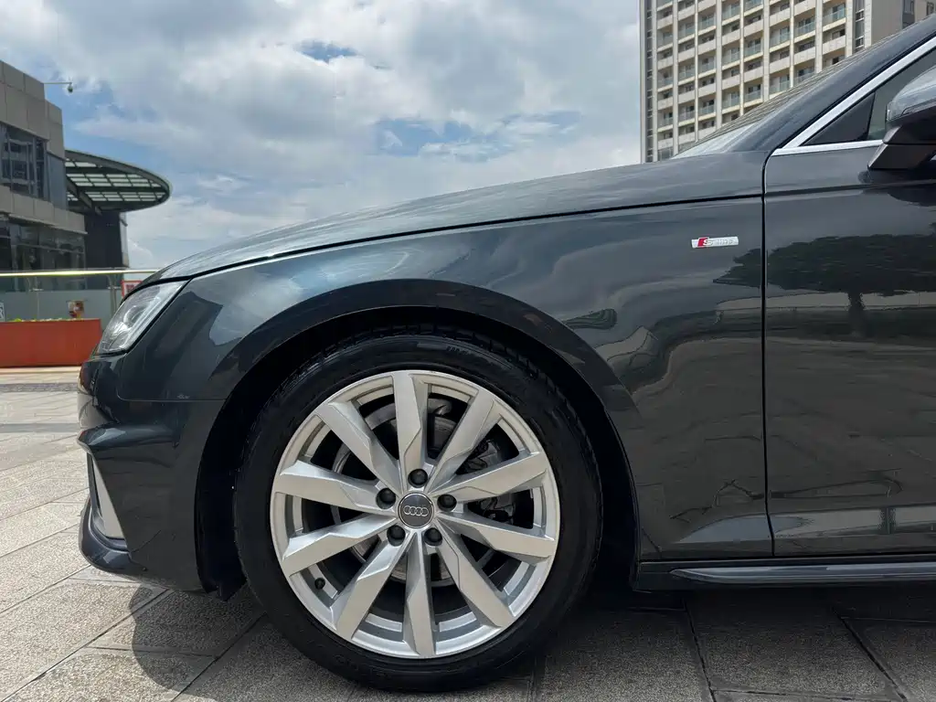 Audi A4 (Import) — фото 5