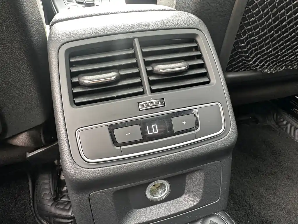 Audi A4 (Import) — фото 9