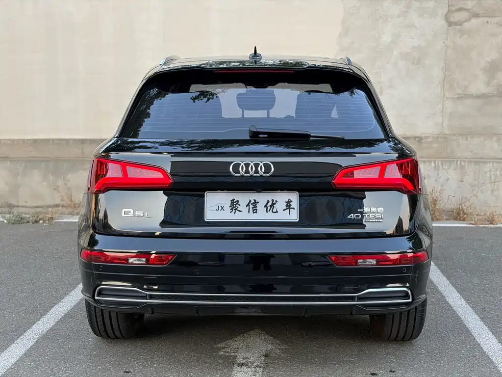 Audi Q5L — фото 22