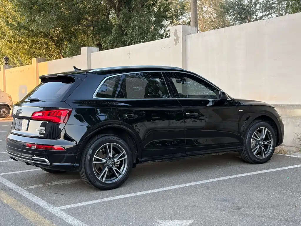Audi Q5L — фото 23