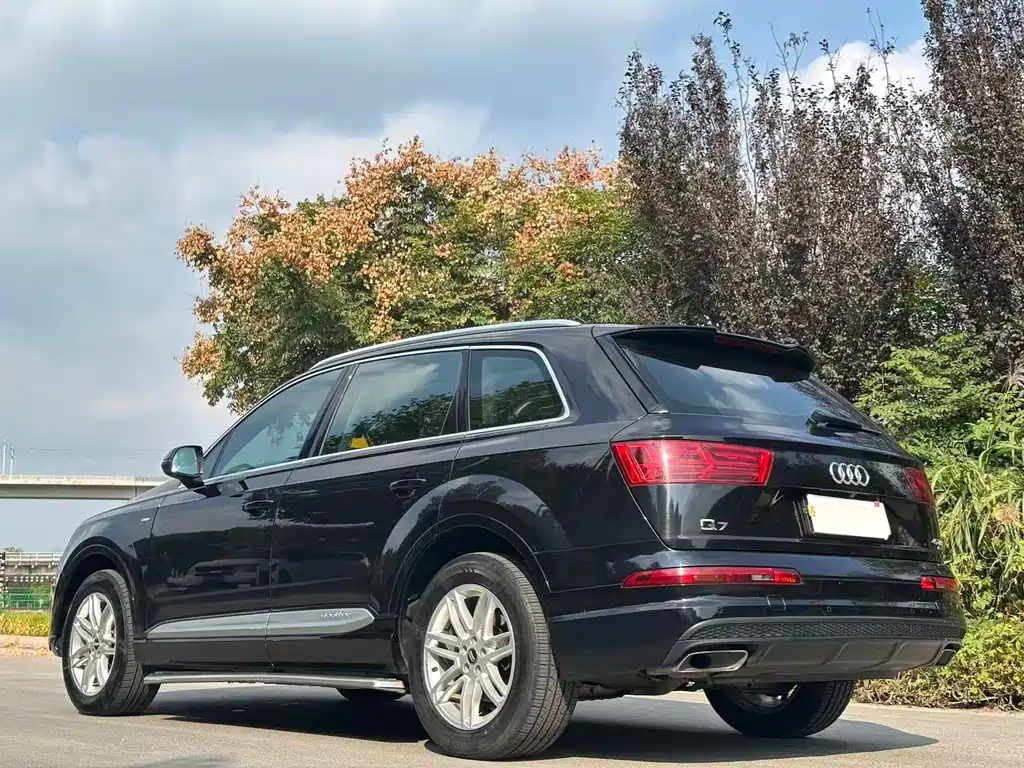 Audi Q7 — фото 5