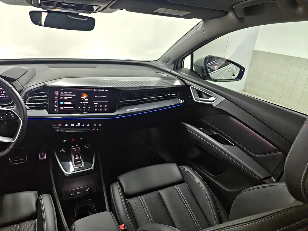 Audi Q4 e-tron — фото 8