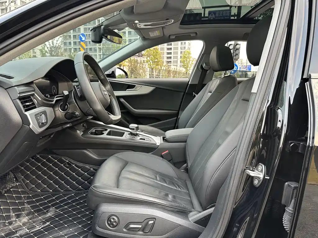 Audi A4 (Import) — фото 8
