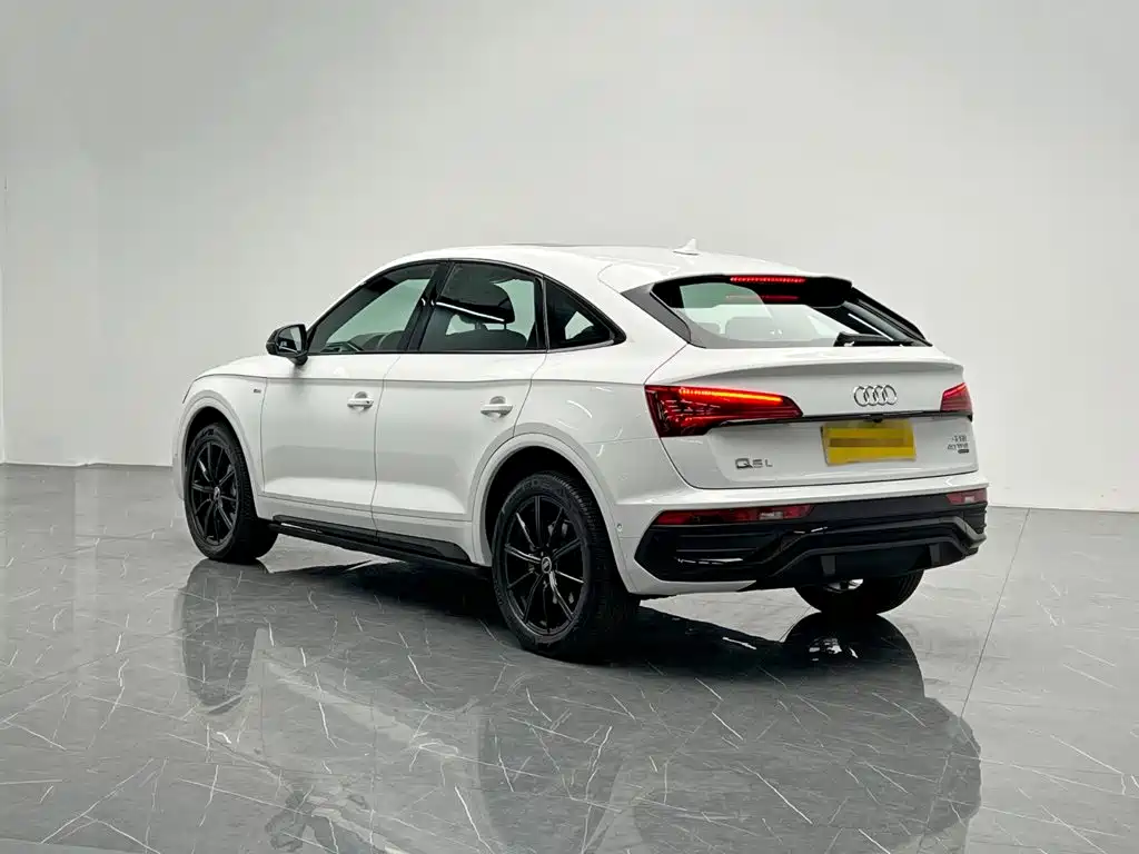Audi Q5L Sportback — фото 4