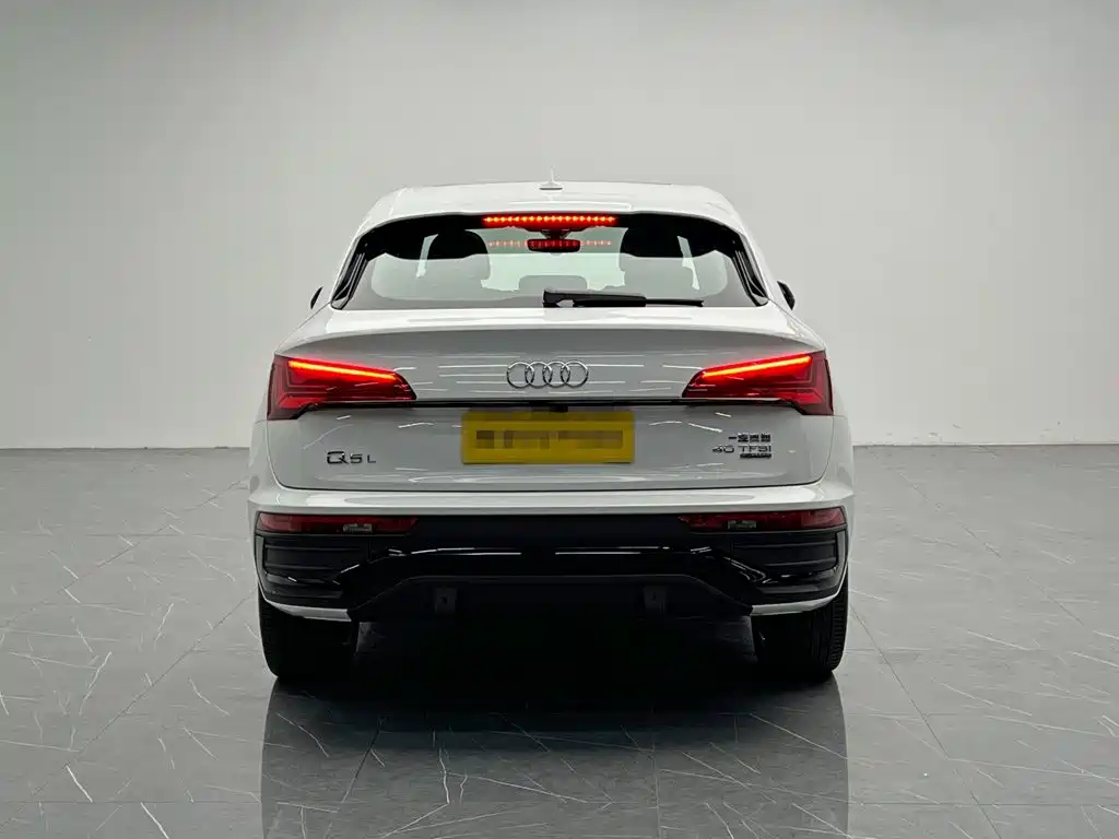 Audi Q5L Sportback — фото 5