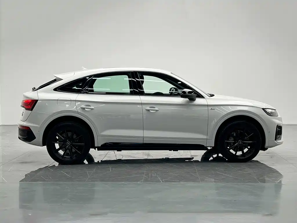 Audi Q5L Sportback — фото 7