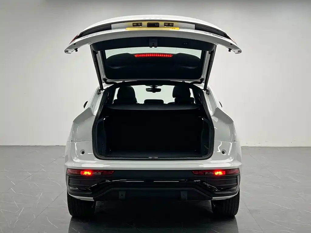 Audi Q5L Sportback — фото 9