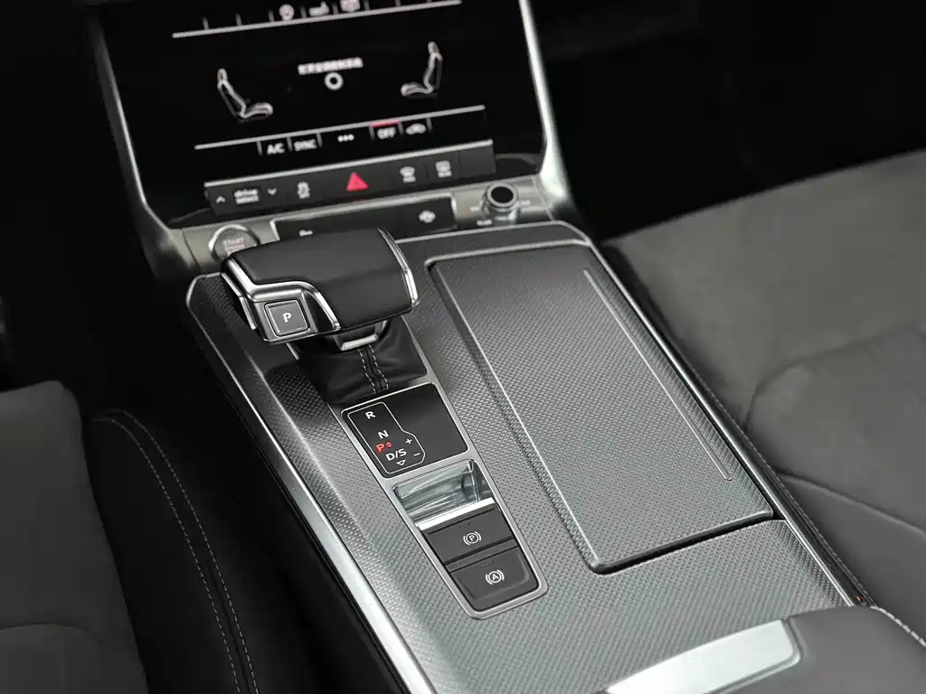 Audi A6L — фото 11