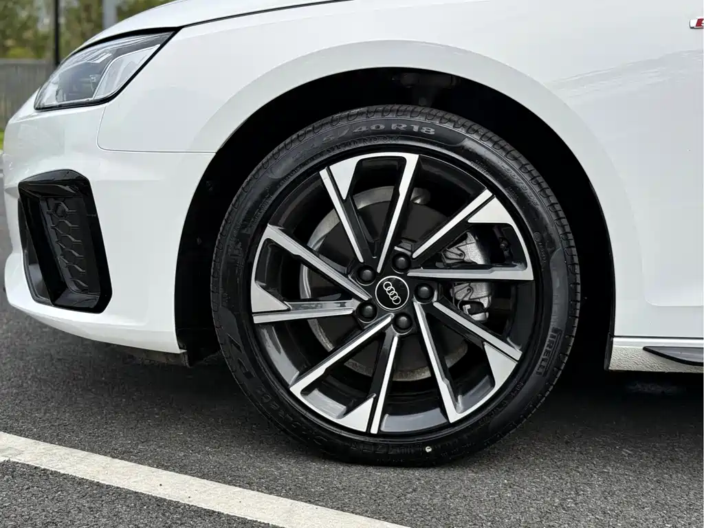 Audi A4L — фото 5