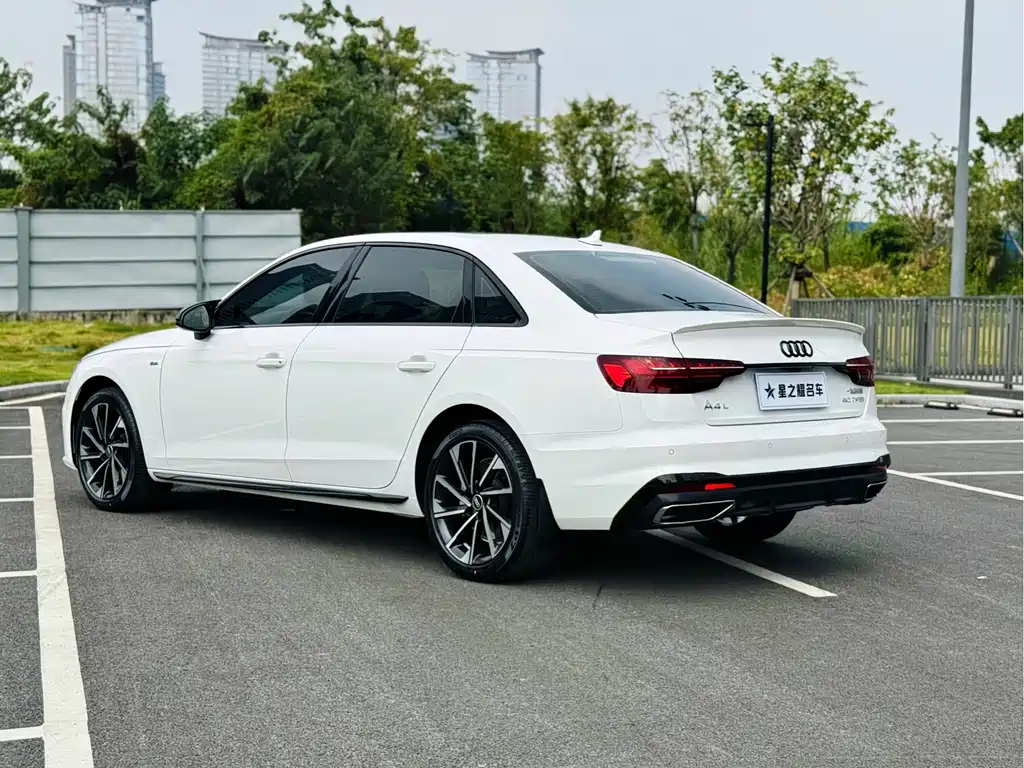 Audi A4L — фото 10