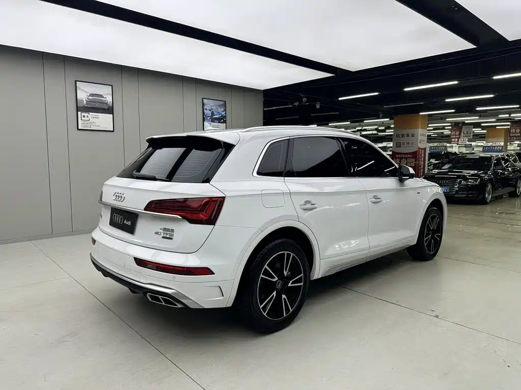 Audi Q5L — фото 5