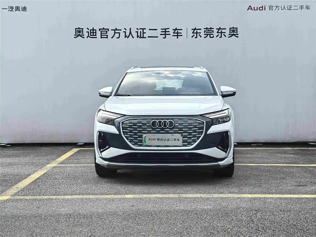 Audi Q4 e-tron — фото 2