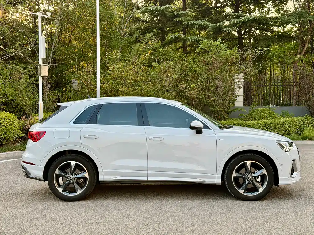 Audi Q3 — фото 21